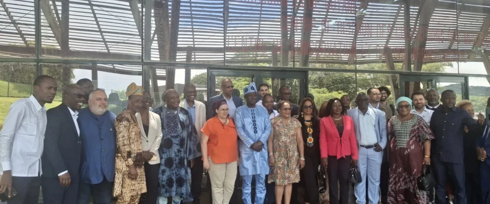 Photo de famille du séminaire sur l'action internationale des collectivités territoriales, organisée en Juin 2025 par Guyacoop